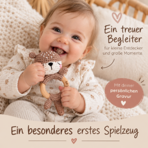 Babyrassel Raupe gehäkelt personalisiert – Bild 3
