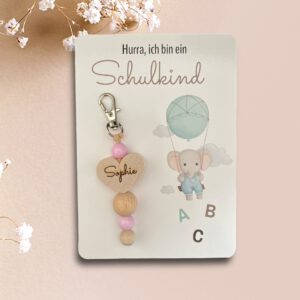 Schlüsselanhänger mit Herz und Karte - personalisiert - Schulkind 2024 - Wunschname – Bild 4